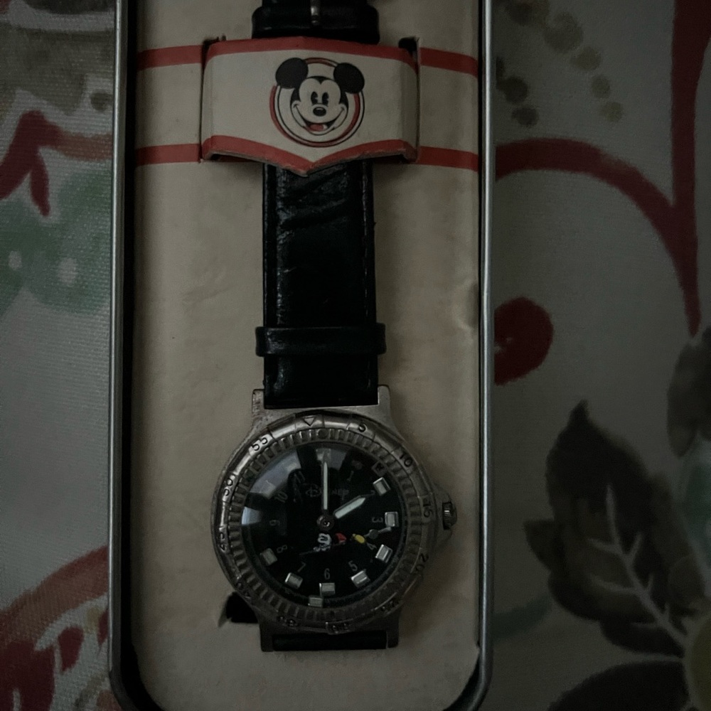 Vintage Mickey Mouse Disney watch by Fossil - Picture 3 of 5